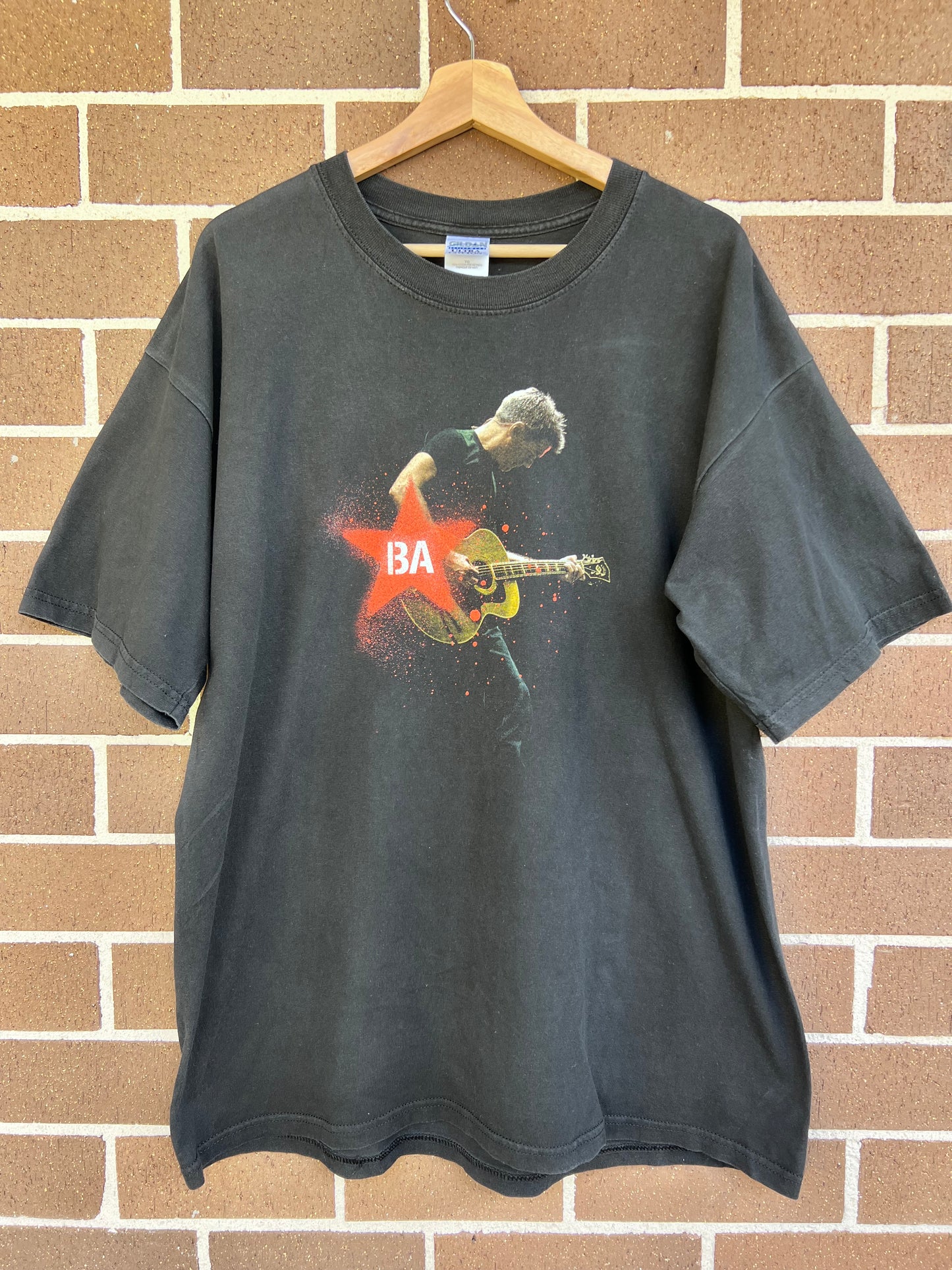 Bryan Adams 2004 tour XL on Gildan tag